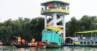 টাঙ্গুয়ার হাওরে পর্যটকবাহী নৌকা থেকে পড়ে শিশু নিখোঁজ